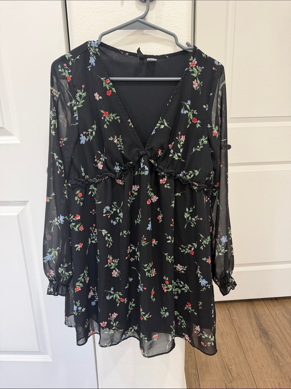 H&M Black Floral V-Neck Long Sleeve Mini Dress